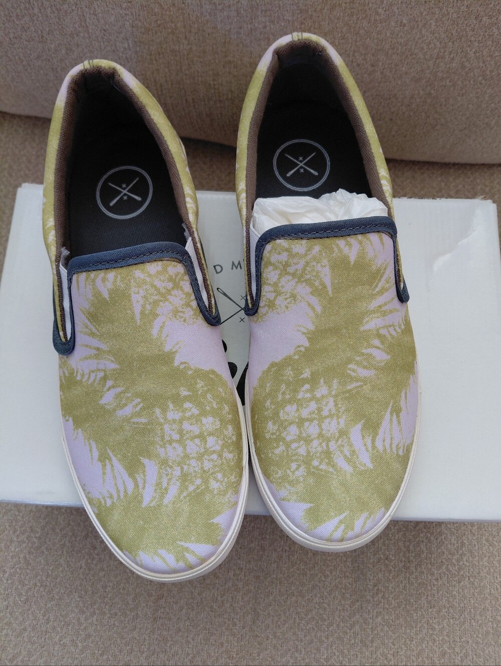 Inkkas Slip-On Canvas Shoes With Pineapple Print